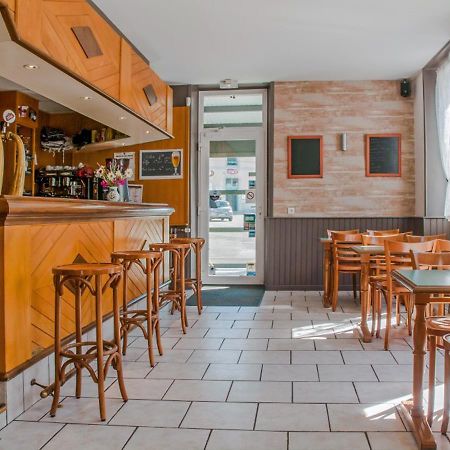 Cafe Hotel De La Gare Champagnole Exterior photo